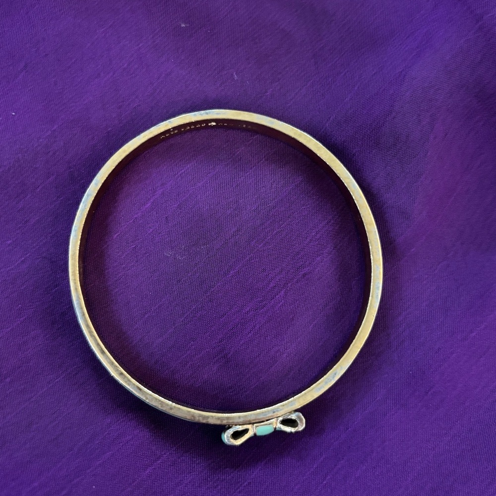 Kate Spade Green Bow Bangle Bracelet. - Picture 4 of 6